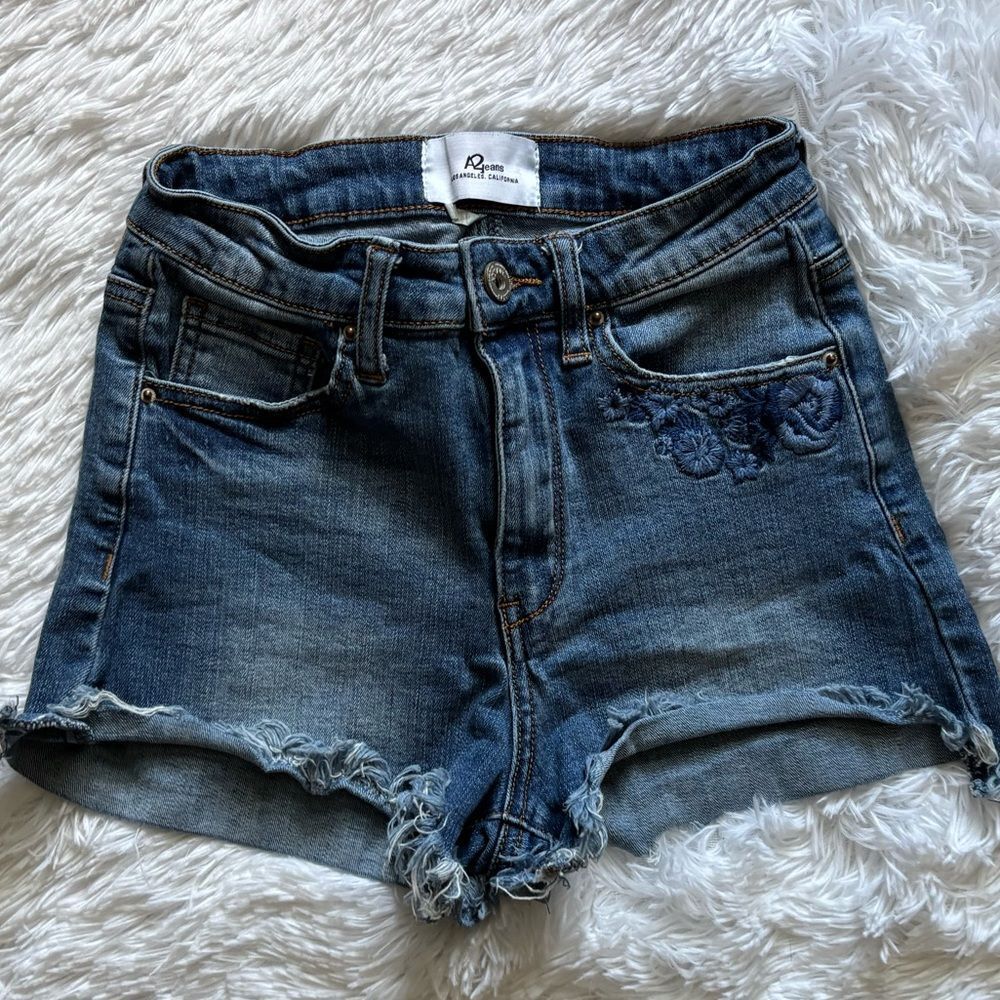 A2 Jean Shorts Embroidered Womens‎ Size Small